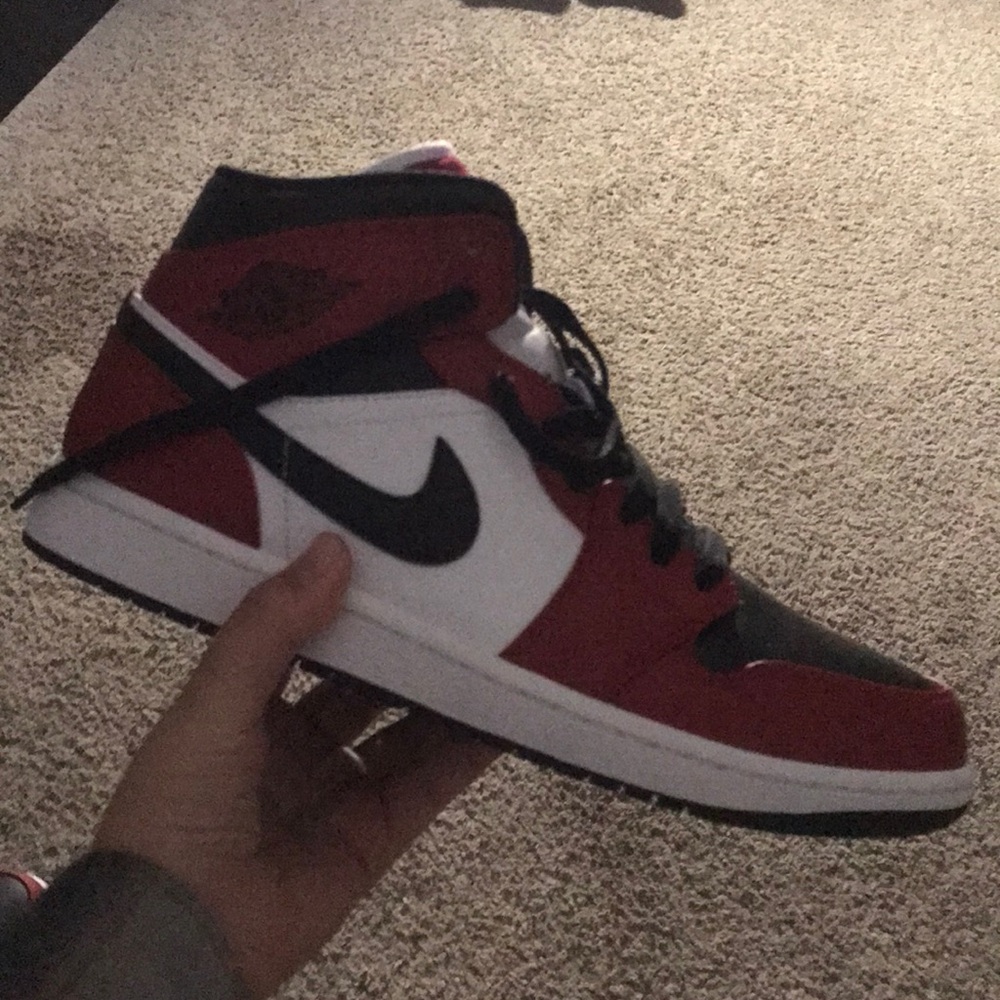 jordan 1 black toe